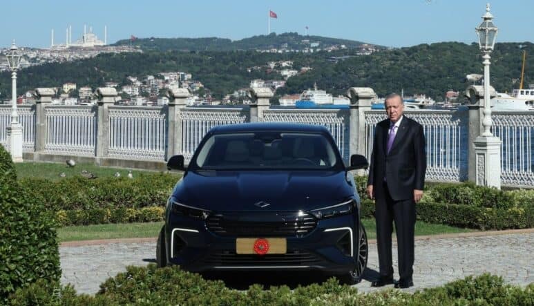 Başkan Erdoğan Togg’un yeni modeli T10F’yi test etti