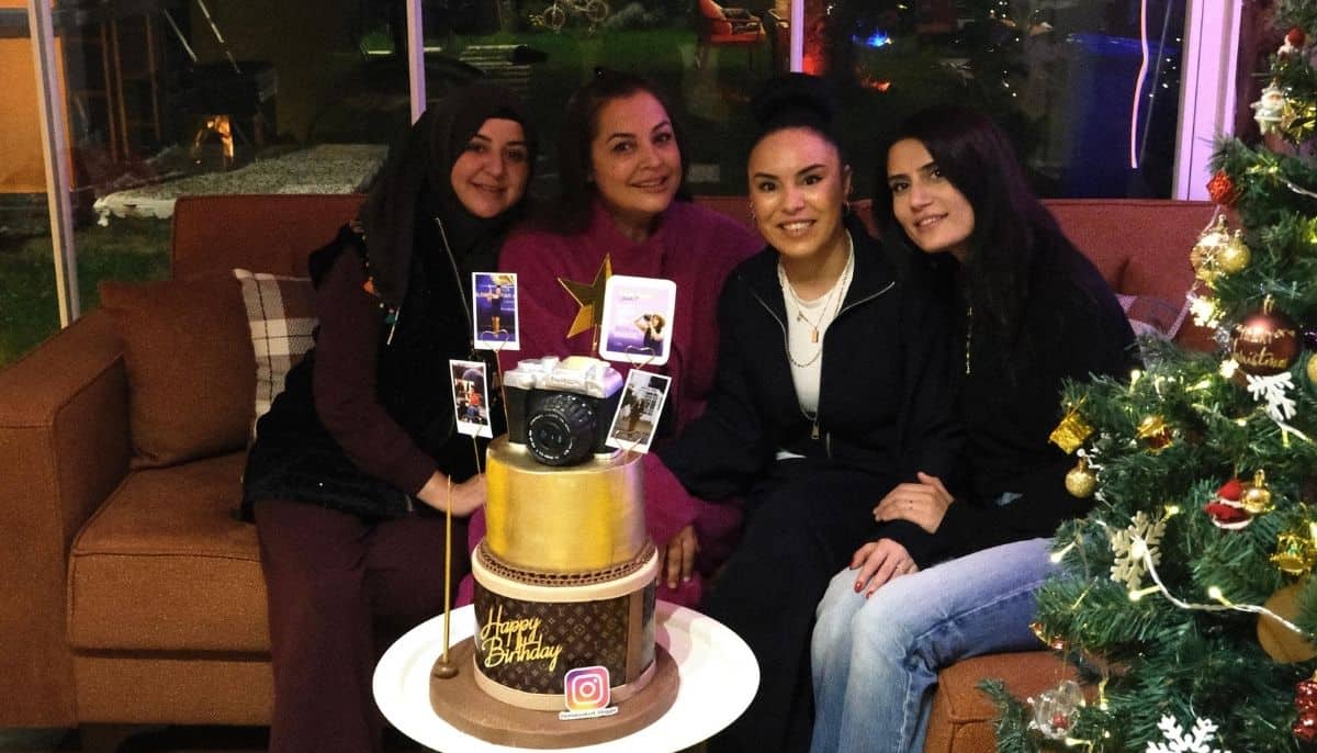 Fenomen Damla Bozkurt, Doğum Gününü Sapanca’da Mavi Bungalov’da Kutladı