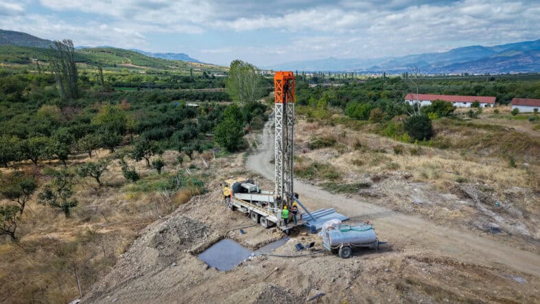 Geyve Doğantepe’ye 132 metre derinlikten kaliteli içme suyu