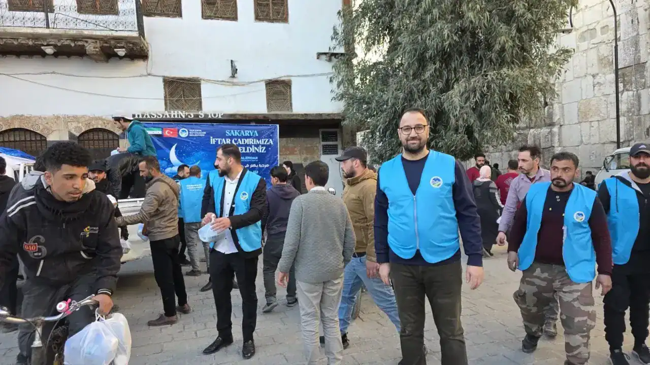 Sakarya Büyükşehir Belediyesi, Şam’da Ramazan Boyunca İhtiyaç Sahiplerine İftar Yemekleri Ulaştırıyor