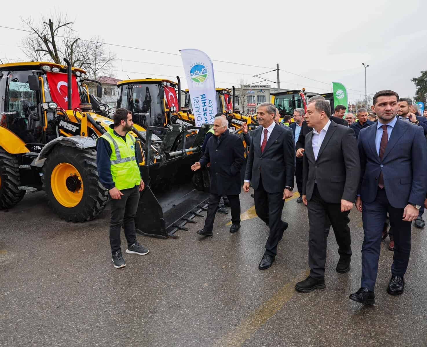 Otomatik taslak ile yeni nesil iş makineleri tanıtımı gerçekleşiyor.