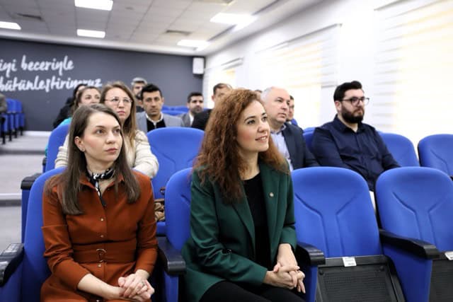 SUBÜ'de Akademisyenler Sektörel Deneyimlerle Yöneticiliğe Hazırlanıyor