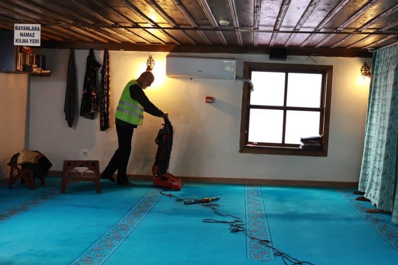 Adapazarı Belediyesi Ramazan İçin 111 Camide Temizlik Çalışmalarını Başlattı