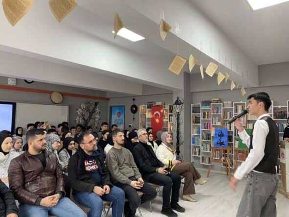 Mâvera yolu şiir dinletisi, basın merkezinde duygusal anlar yaşattı.