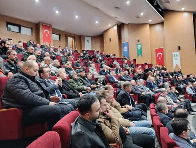 Sakarya’da kırmızı et sektörünün sorunlarına çözüm arayan kalabalık toplantı.