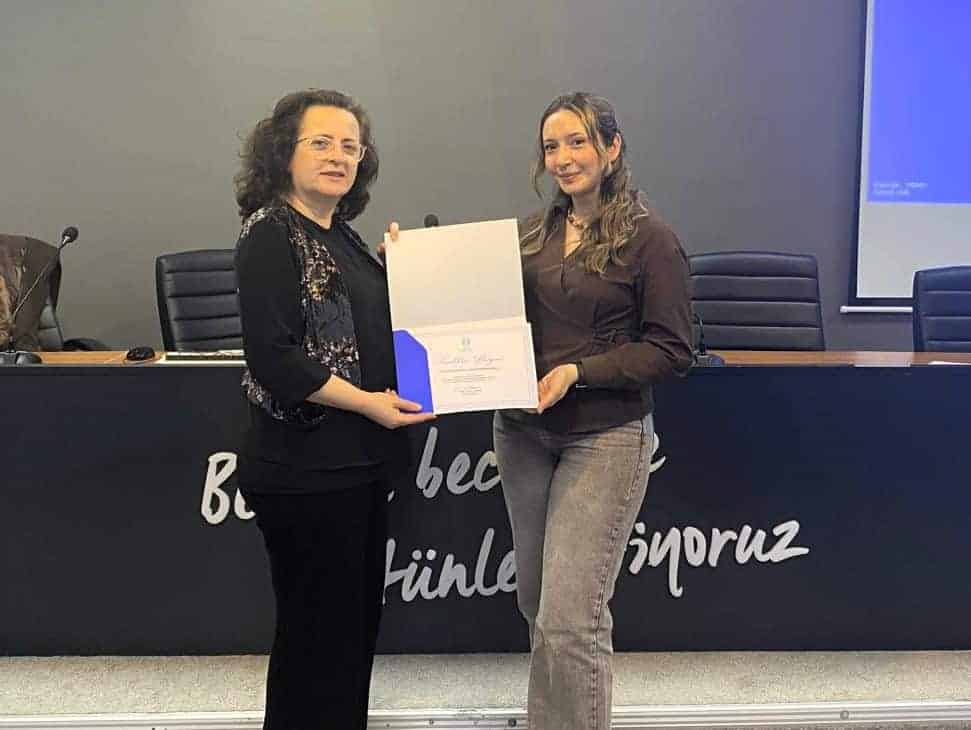 Hizmet içi eğitim programları devam ederken, katılımcılar sertifika alıyor. SUBÜ’de eğitimlerle pers.