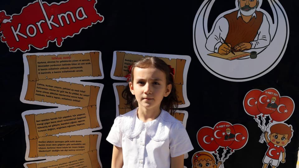 Sakarya Büyükşehir Belediyesi’nden Öğrencilere İstiklal Marşı ve Ebru Sanatı Atölyesi