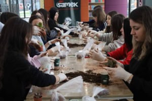Sakarya'da Ramazan Ayında SAMEK At&ouml;lyeleri Gen&ccedil;lerin Yaratıcılığını ve El Becerilerini &Ouml;ne &Ccedil;ıkardı