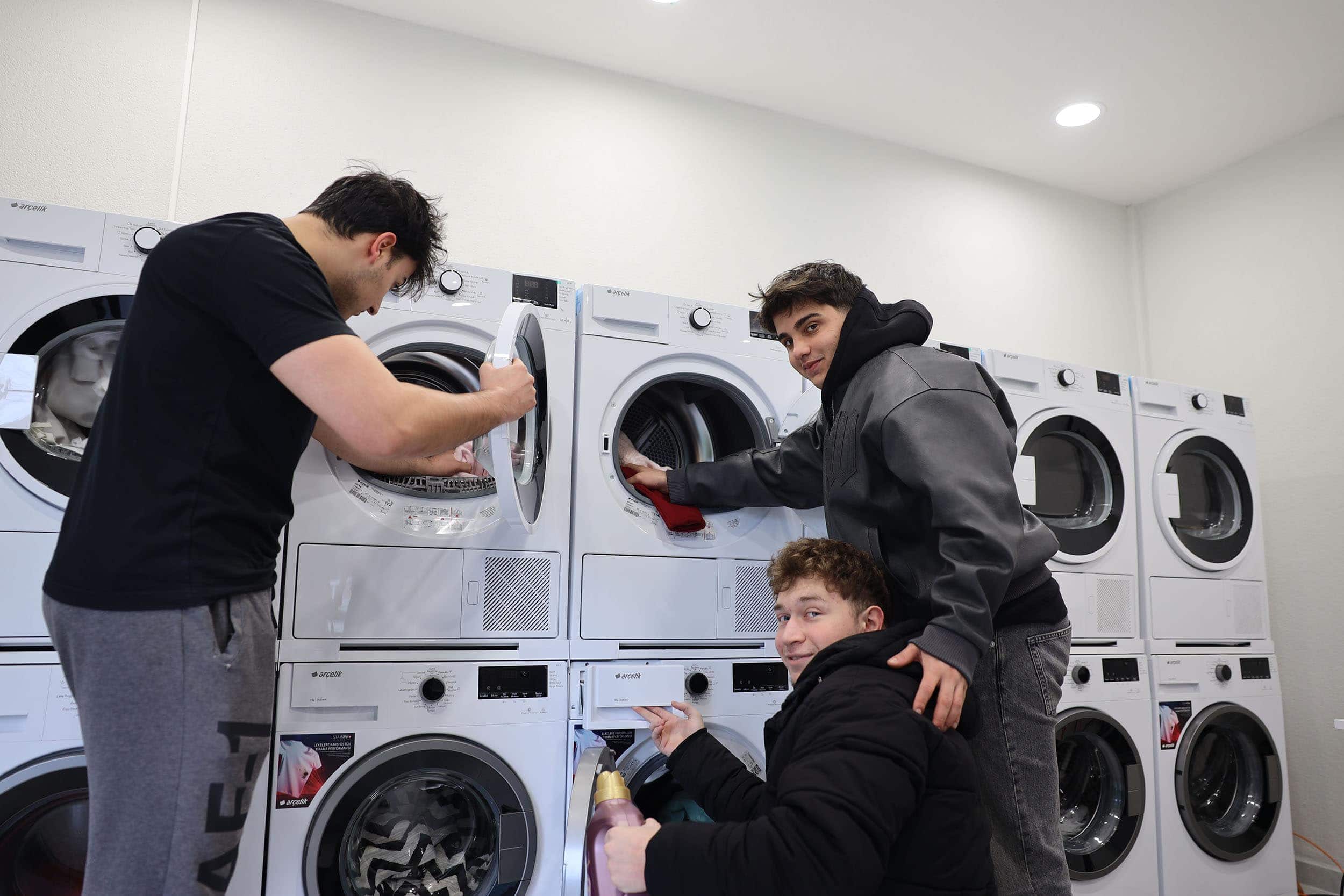 Sakarya Büyükşehir Belediyesi Üniversitelilere Ücretsiz Randevulu Çamaşırhane Hizmeti Sunuyor