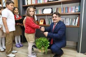 Adapazarı Osmanbey İlkokulu&rsquo;nda 23 Nisan&rsquo;da Temsili M&uuml;d&uuml;rl&uuml;k G&ouml;revi Coşkuyla Ger&ccedil;ekleşti