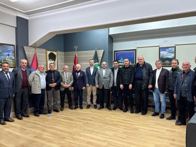 Yeniden Refah Partisi Sakarya İl Yönetimi, Trabzonlular Derneği’ni Ziyaret Etti