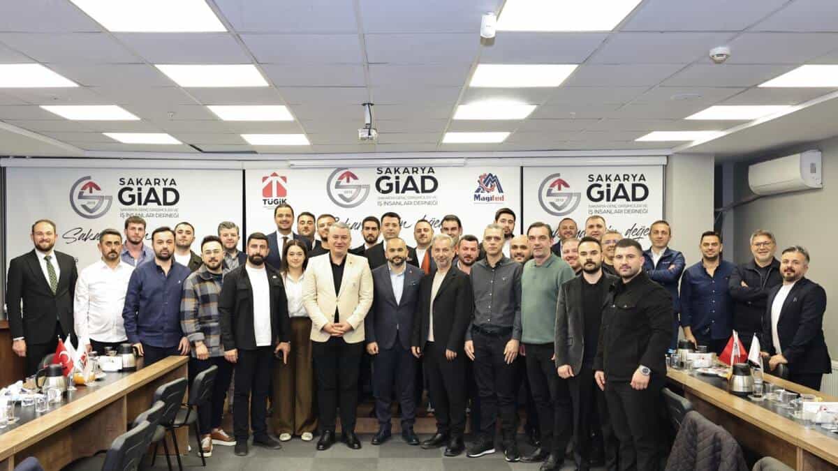 Sakarya GİAD Vizyon Programında Osman Çelik, Serdivan’ın Gelişim Projelerini Anlattı