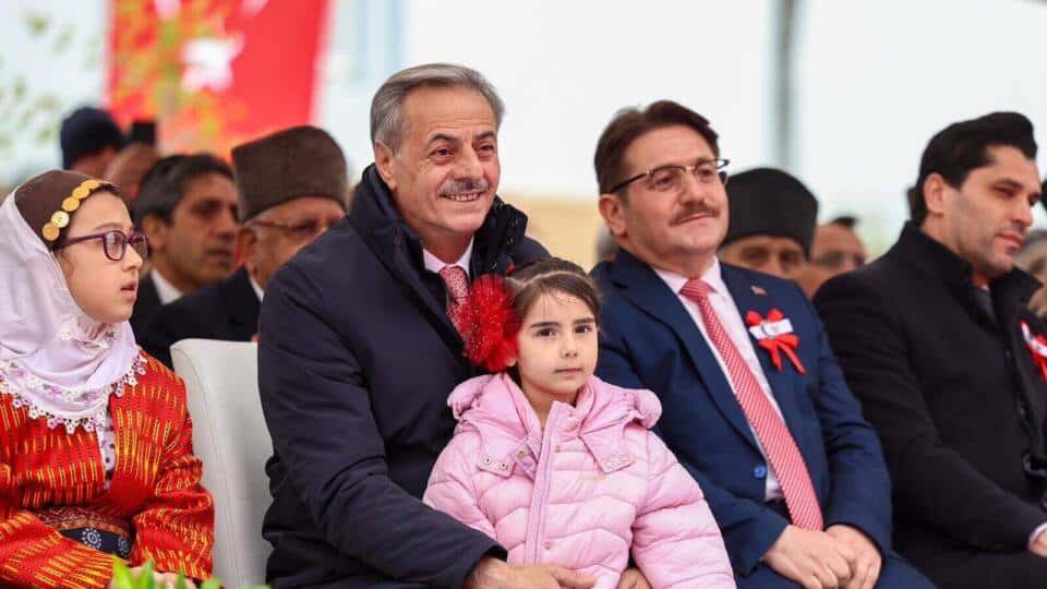 Başkan Yusuf Alemdar, Arifiye’deki 23 Nisan Etkinliğinde Çocuklarla Buluştu