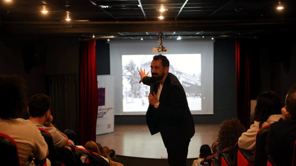 Büyükşehir Akademi’de Kültür ve Sanat Derslerine Yoğun Katılım Devam Ediyor