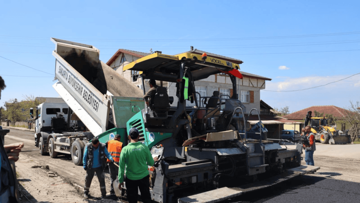 Akyazı’da 3 Mahallede 8 Kilometrelik Yol Asfaltlanıyor
