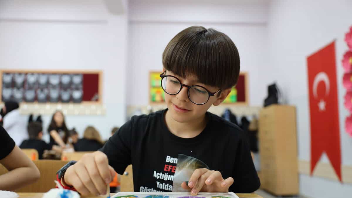 Sakarya’da 23 Nisan’da Çocuklara SAMEK ile Sanat ve Şiirli Kutlama