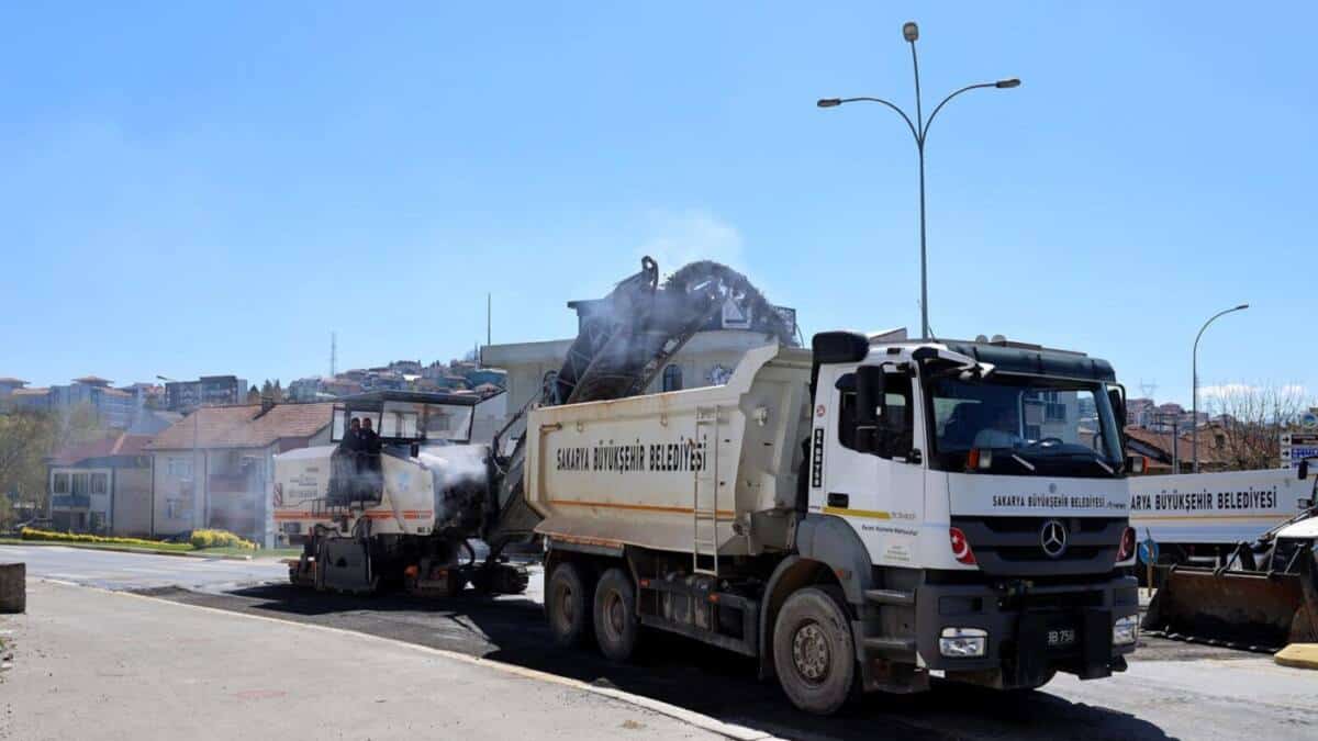 Sakarya'da Yoğun Kullanılan Kavşak ve Caddelerde Asfalt Sezonu Öncesi İyileştirme