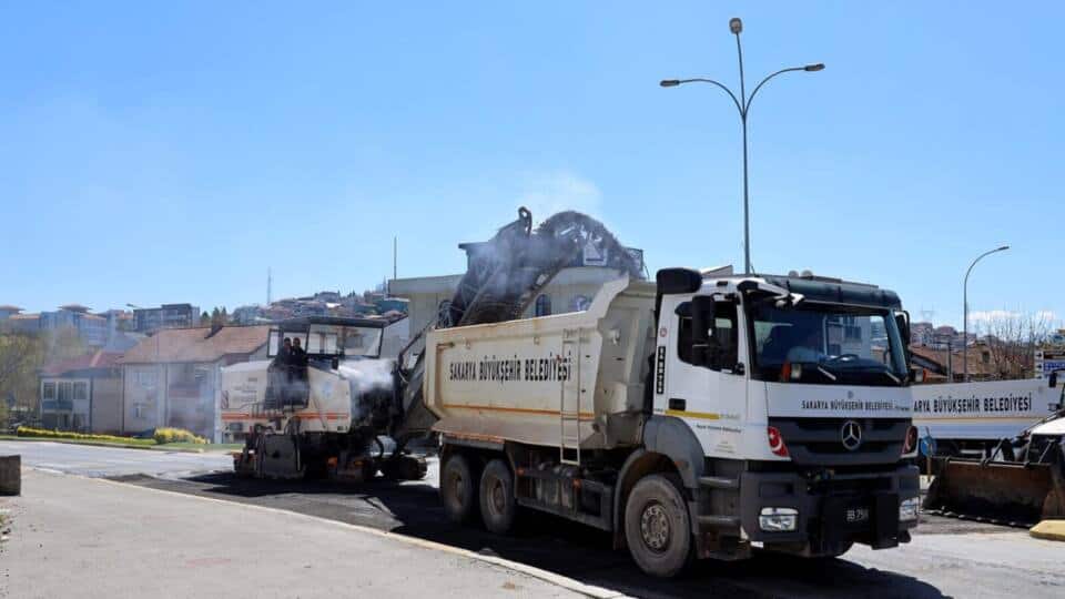 Sakarya'da Yoğun Kullanılan Kavşak ve Caddelerde Asfalt Sezonu Öncesi İyileştirme