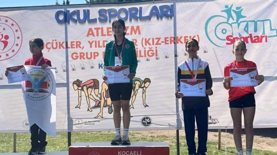 Sakarya Büyükşehir Atletizm Takımı Bursa ve Kocaeli'nde Şampiyonluklar Elde Etti