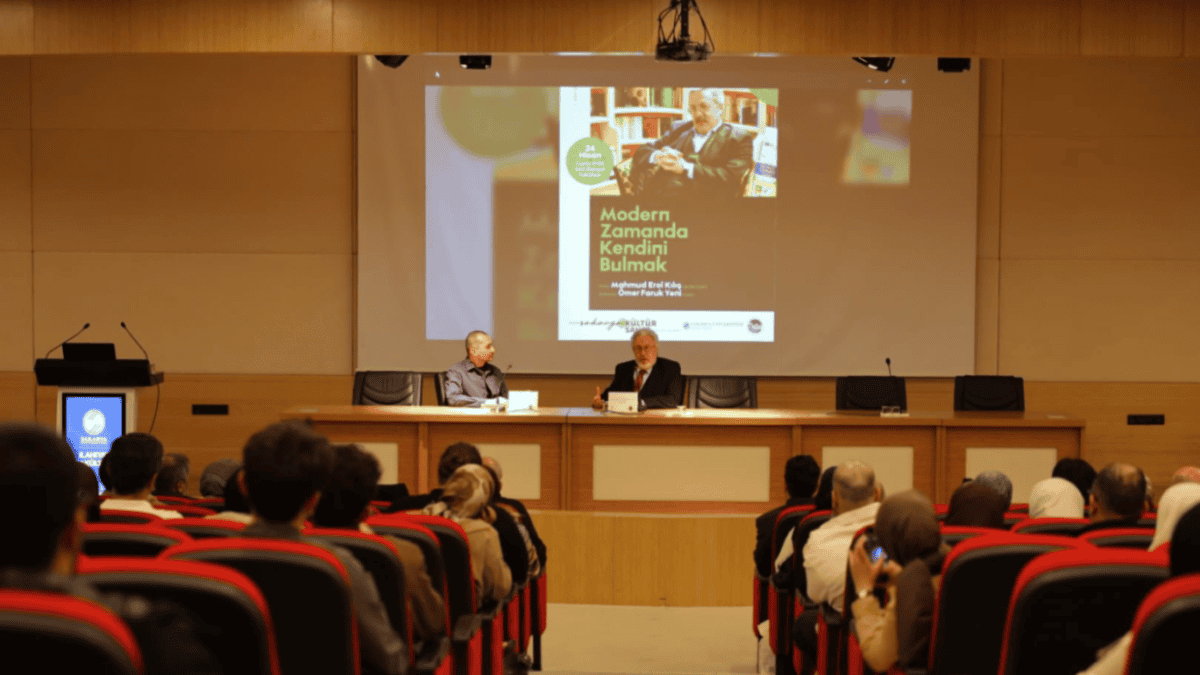 Prof. Dr. Mahmut Erol Kılıç Sakarya’da Modern Çağda Kendini Tanımanın Yollarını Anlattı