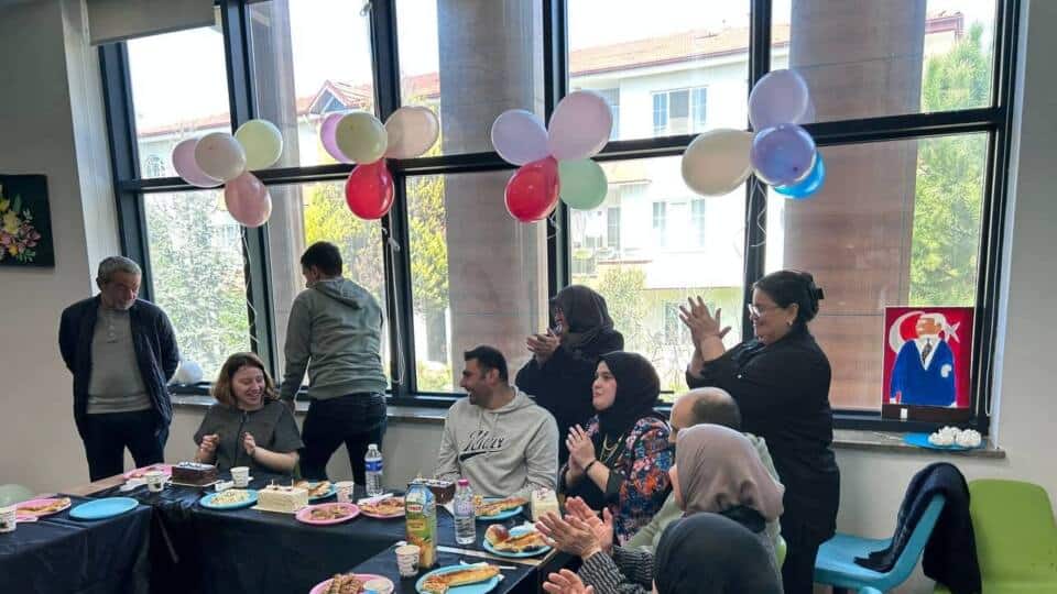 Karasu SGM’de Özel Bireyler İçin Anlamlı Doğum Günü Etkinliği Düzenlendi