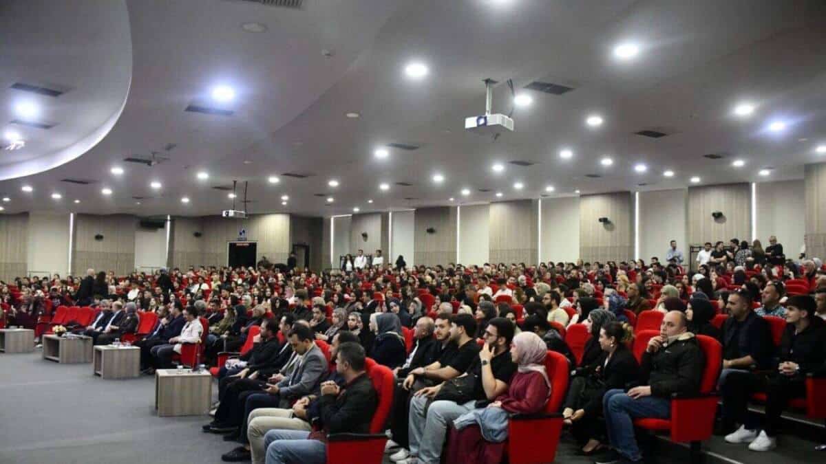 Sakarya Üniversitesi Siyasal Bilgiler Fakültesi’nde Başarı Belgeleri Öğrencilere Sunuldu