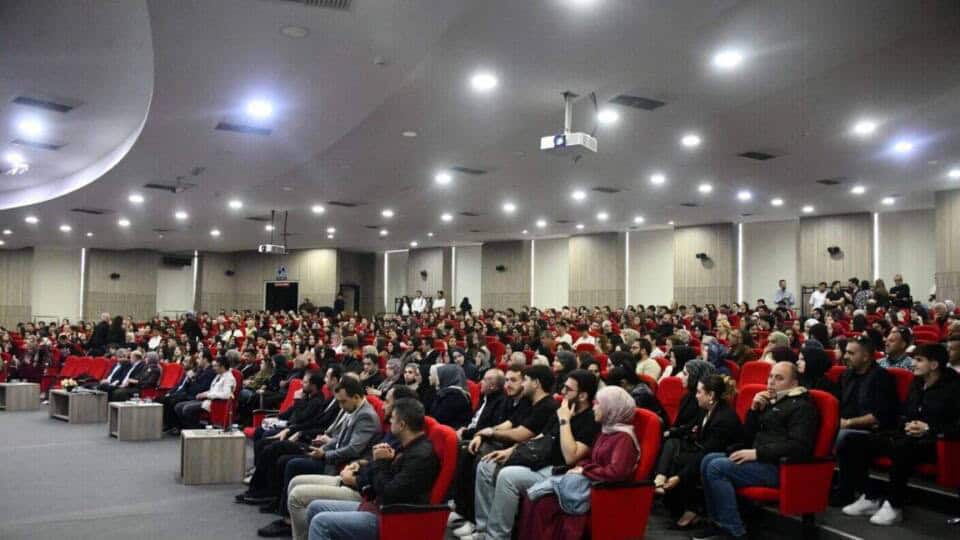 Sakarya Üniversitesi Siyasal Bilgiler Fakültesi’nde Başarı Belgeleri Öğrencilere Sunuldu