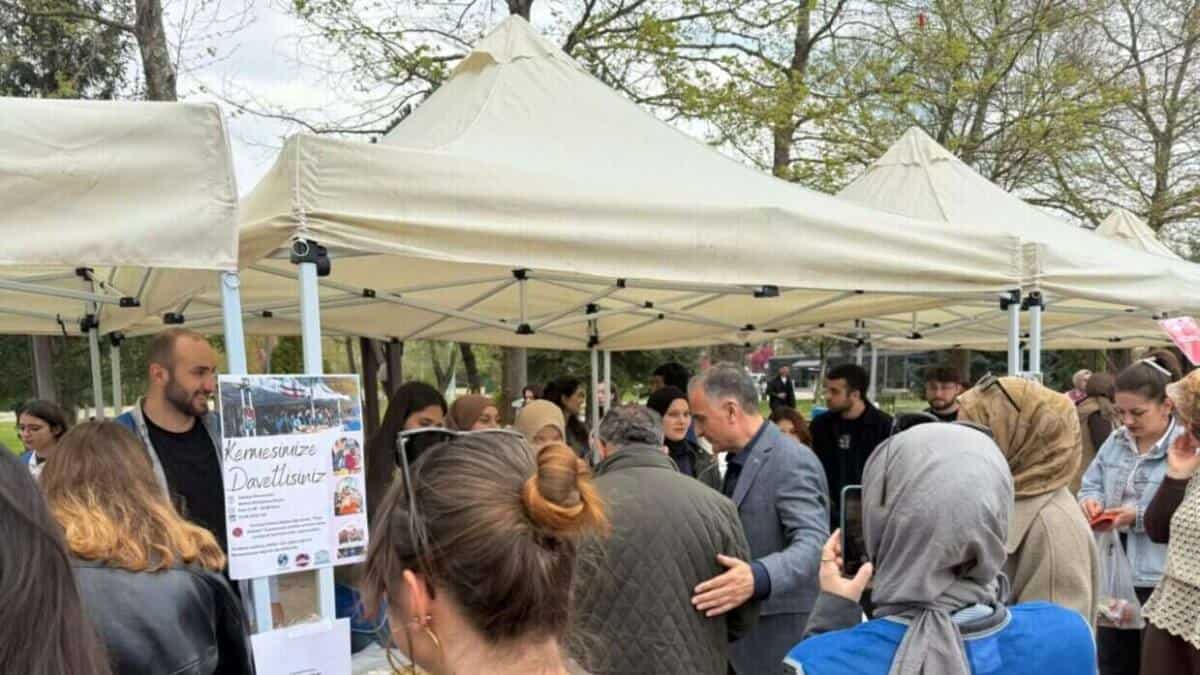 Sakarya Üniversitesi’nde İhtiyaç Sahibi Aileye Destek İçin Kermes Düzenlendi