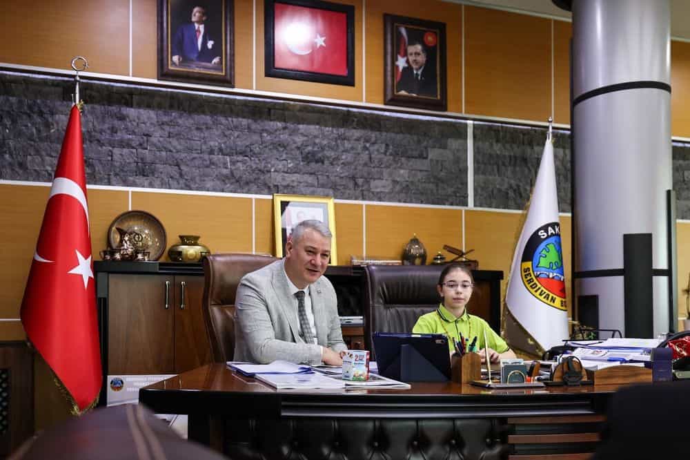 Serdivan Belediyesi’nde 23 Nisan’da Makam Koltuğu Çocuklara Teslim Edildi