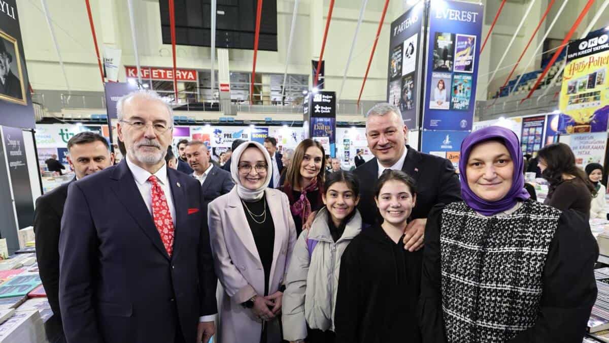 Serdivan 2. Kitap Fuarı Açıldı: Gençler ve Kitapseverler Buluşma Noktasında