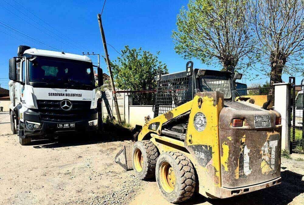 Serdivan Aralık Mahallesi Türkoğlu Caddesi’nde 500 Metrelik Yeni Yağmur Suyu Hattı Döşeniyor