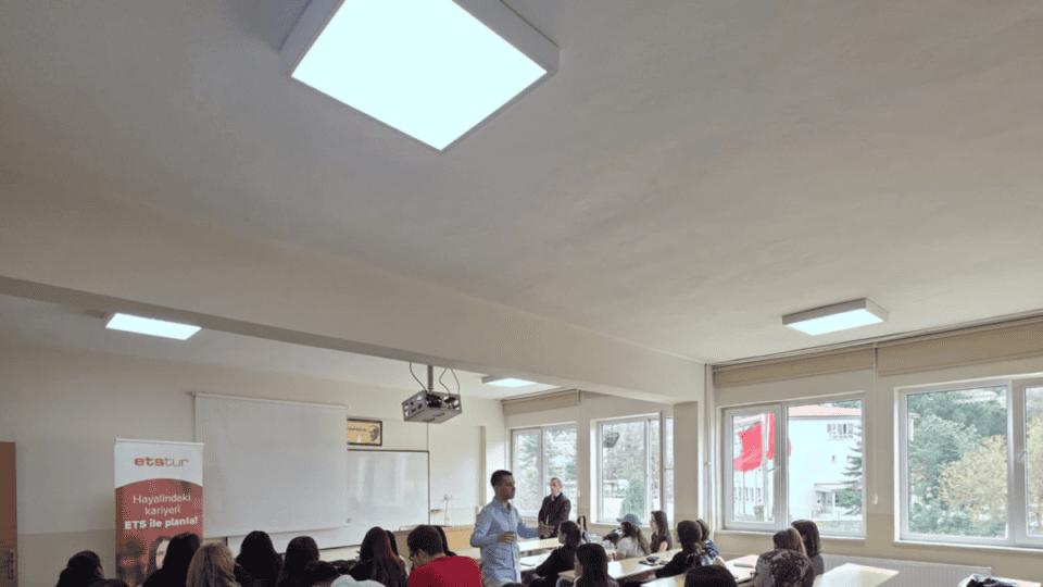 Turizm ve Seyahat Hizmetleri Bölümü'nde Sektör Temsilcileriyle Kariyer Etkinliği Düzenlendi