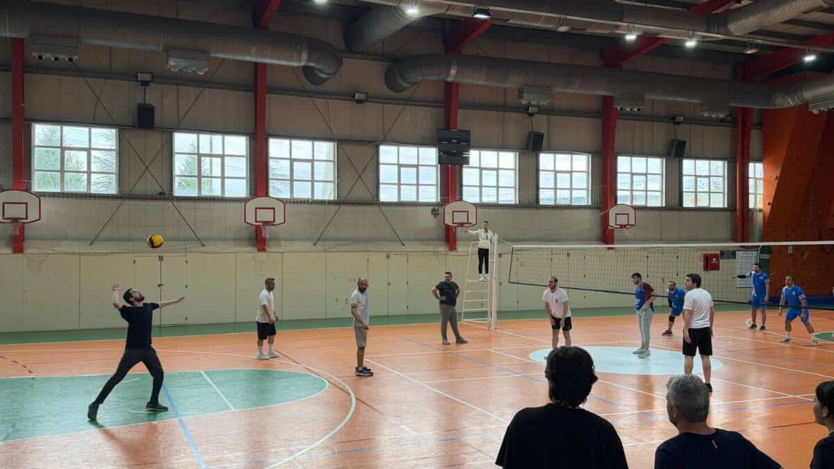 SUBÜ Voleybol Turnuvası’nda Bilgi İşlem Daire Başkanlığı İlk Maçta Üst Tura Çıktı