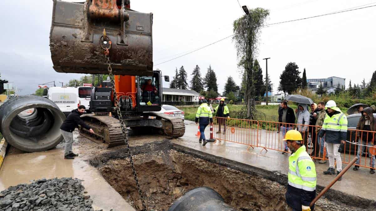 Arifiye Atatürk Caddesi’nde Altyapı ve Üstyapı Çalışmalarıyla Modernizasyon Süreci Başladı