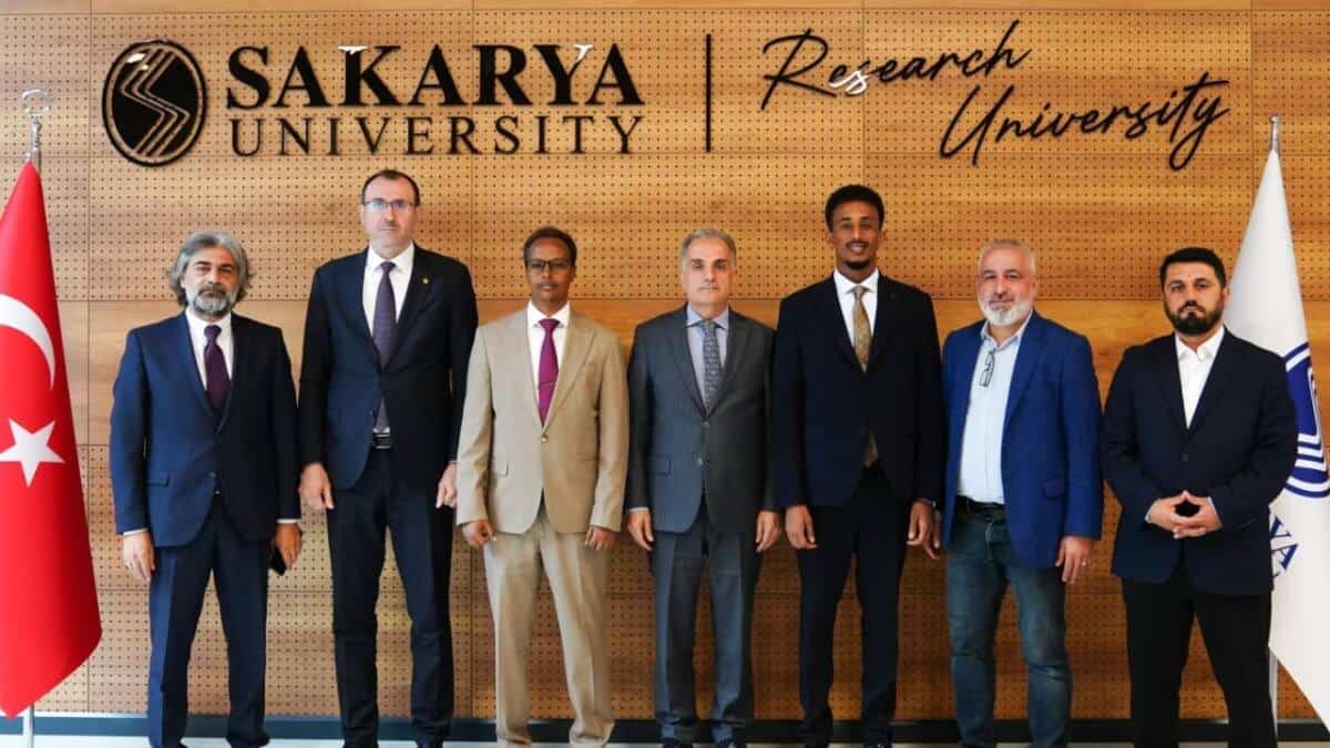 Somali Zemzem Üniversitesi Heyetinden Sakarya Üniversitesine Akademik Ziyaret ve İş Birliği Görüşmesi