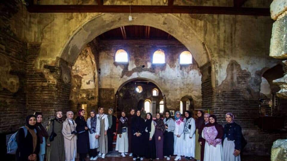 SAÜ İlahiyat Fakültesi Öğrencileri İznik’te Fotoğrafçılık Deneyimi Kazandı