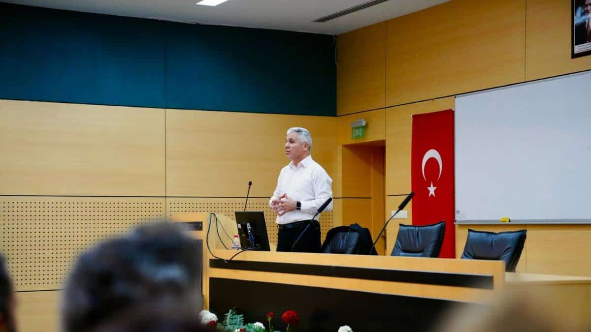 Sakarya Üniversitesi’nde Dijitalleşme ve Ulusal Güvenlik Perspektifleri Konuşuldu