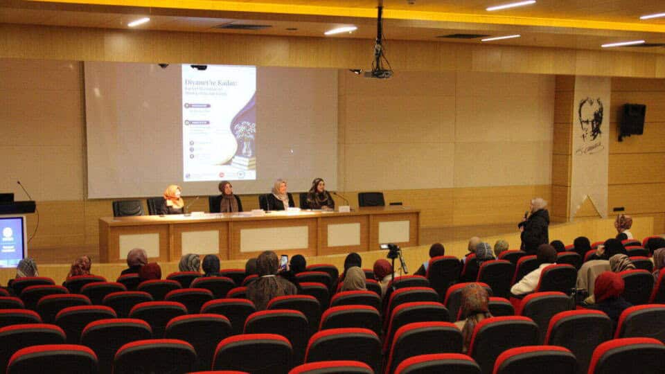 Sakarya Üniversitesi'nde Diyanet'te Kadınlara Yönelik Kariyer Paneli Gerçekleştirildi