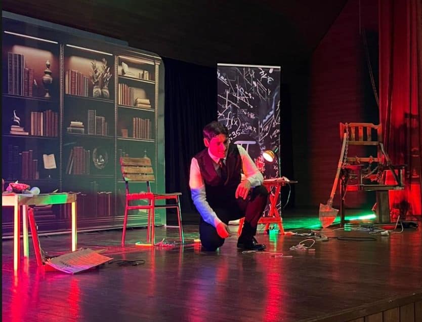 Serdivan'da Nikola Tesla'nın Hayatı Tiyatro Sahnesinde Yoğun İlgiyle Buluştu