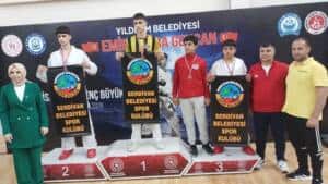 Serdivanlı Karate Takımı Bursa’daki Şampiyonada 6 Madalya Kazandı